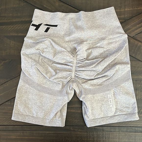 ECHT Arise Scrunch Butt shorts - Picture 2 of 6